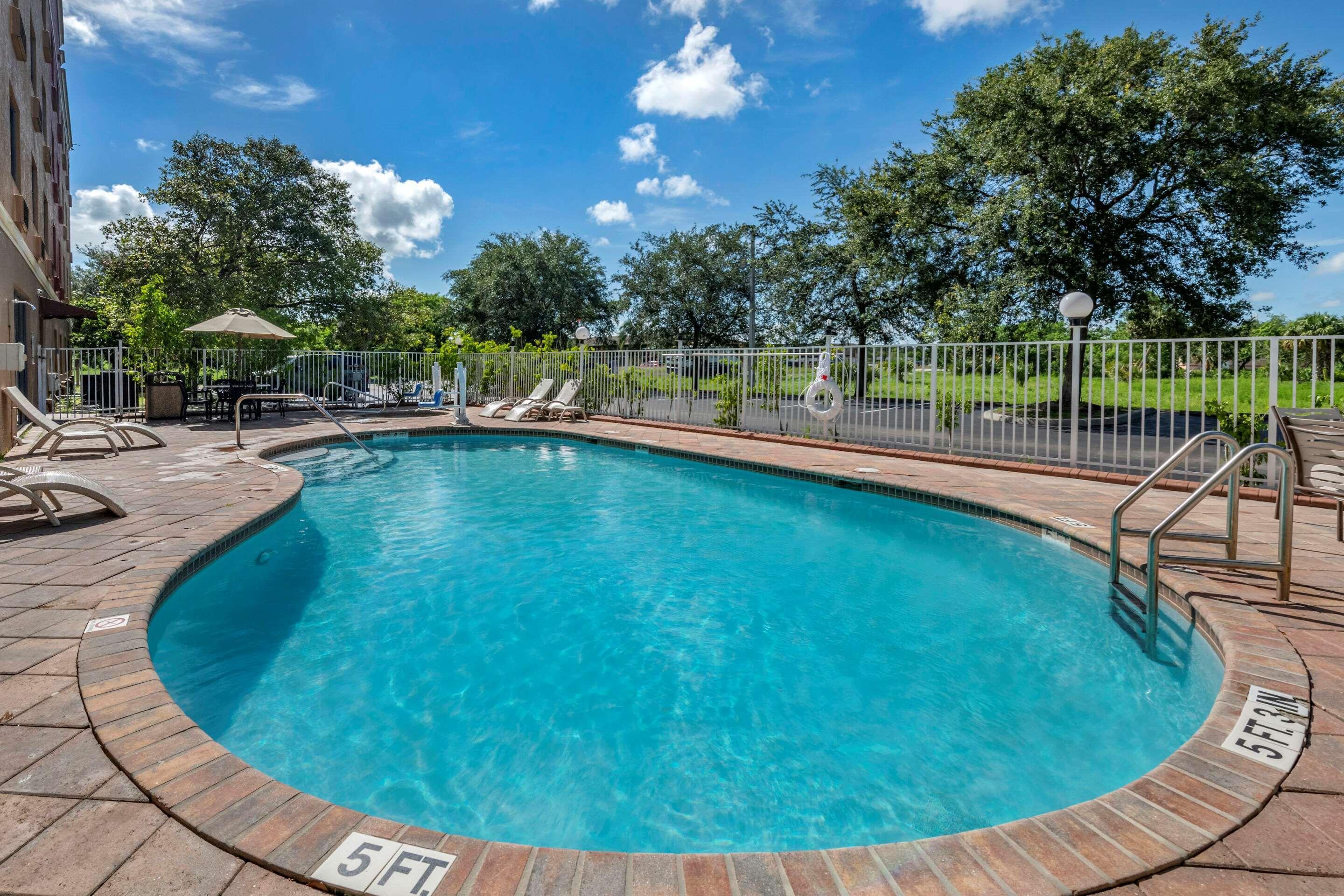 Comfort Suites Fort Pierce I-95 Exteriér fotografie